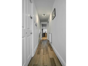 1 bedroom, iron/ironing board - Bright, Spacious 1BR Chorlton Apt for 2 W/patio (Manchester)