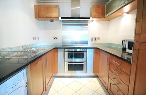 Private kitchen - Breathtaking Modern Flat on the Dockside, Sleeps 6 (London)