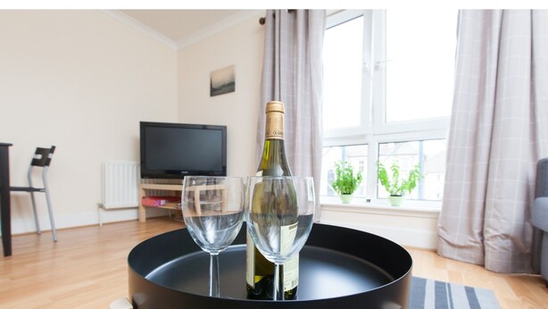 Apartment (2 Bedrooms) - Comfort + Convenience - Festival Base W/parking! (Edinburgh)