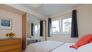 Apartment (2 Bedrooms) - Comfort + Convenience - Festival Base W/parking! (Edinburgh)
