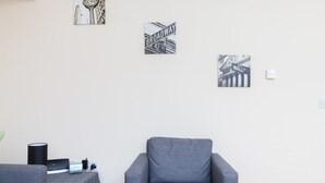 Apartment (2 Bedrooms) | Living area - Comfort + Convenience - Festival Base W/parking! (Edinburgh)