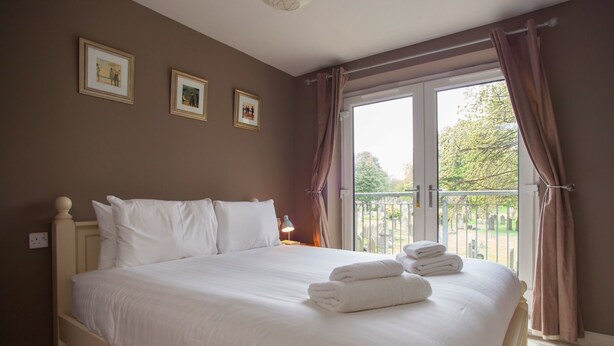 2 bedrooms, WiFi (free) - Gorgeous 2 Bed Flat in Historical Edinburgh (Edinburgh)
