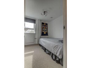 2 bedrooms, iron/ironing board, free WiFi