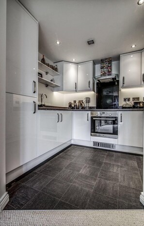 Full-sized fridge, microwave, coffee/tea maker, cookware/dishes/utensils