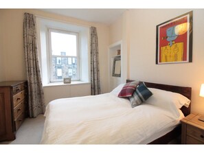 1 bedroom, iron/ironing board, free WiFi - Bright, Spacious Flat For 2 in Edinburgh (Edinburgh)