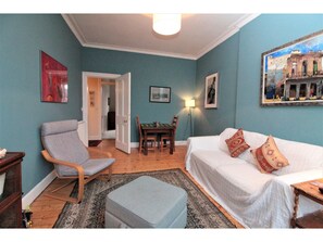 TV - Bright, Spacious Flat For 2 in Edinburgh (Edinburgh)