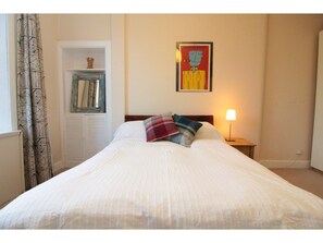 1 bedroom, iron/ironing board, free WiFi - Bright, Spacious Flat For 2 in Edinburgh (Edinburgh)