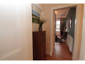 Hallway - Bright, Spacious Flat For 2 in Edinburgh (Edinburgh)