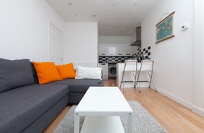 TV - Beautiful and Modern Edinburgh Flat (Edinburgh)