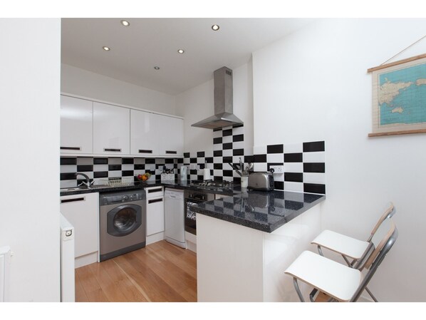Private kitchen - Beautiful and Modern Edinburgh Flat (Edinburgh)