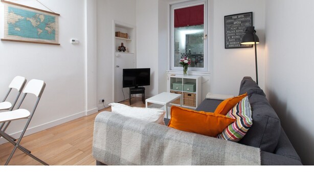 Living area - Beautiful and Modern Edinburgh Flat (Edinburgh)