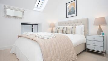 2 bedrooms, iron/ironing board, free WiFi