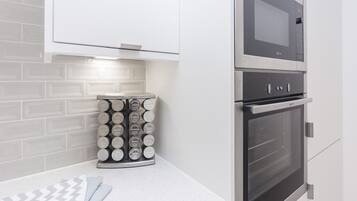 Microwave, stovetop, espresso maker, cookware/dishes/utensils