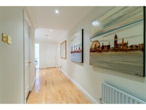 Apartment (1 Bedroom) | 1 bedroom, iron/ironing board, free WiFi, bed sheets - Central Flat With Garden View Ideal for Couples (London)