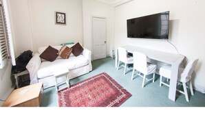 TV - Cozy, Clean 1BR Marylebone Flat for 4 (London)
