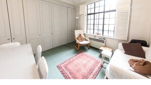 TV - Cozy, Clean 1BR Marylebone Flat for 4 (London)