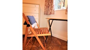 Room - Charming 2BR Flat for 6 In Historic Old Town (Edinburgh)