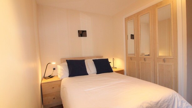 Room - Charming 2BR Flat for 6 In Historic Old Town (Edinburgh)