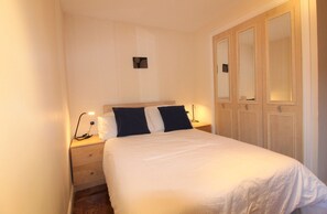 2 bedrooms, iron/ironing board, free WiFi
