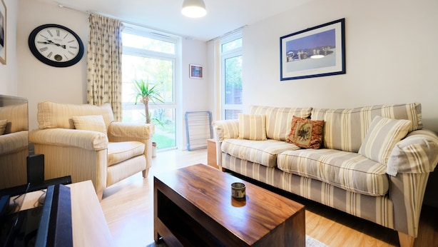 Unclassified image, 1 of 18, button - Fantastic, Spacious 1BR Garden Flat With BBQ (London)