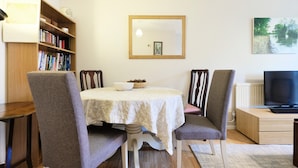 Unclassified image, 3 of 18, button - Fantastic, Spacious 1BR Garden Flat With BBQ (London)