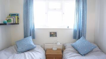 2 bedrooms, iron/ironing board, travel cot, free WiFi
