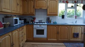 Microwave, dishwasher, cookware/dishes/utensils