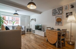 Living area - Gorgeous and Modern, Central Manchester apt for 6 (Manchester)