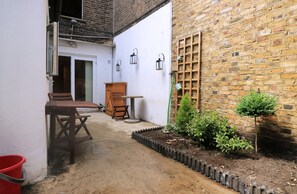 Property grounds - Cosy and Quiet 1BR Flat in Trendy East London (London)