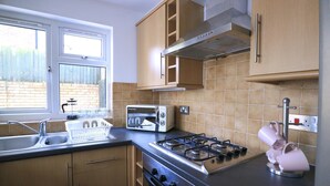 Private kitchen - Cosy and Quiet 1BR Flat in Trendy East London (London)