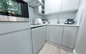 Apartment (1 Bedroom) | Eigene Küche | Großer Kühlschrank, Ofen, Herdplatte, Toaster