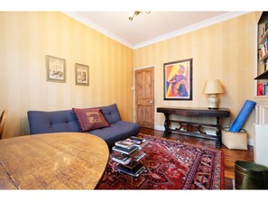 Living area - Lovely & Central Garden Flat in Victoria (London)