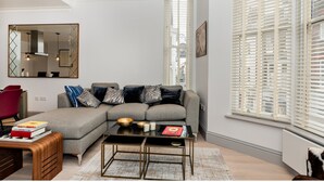 Apartment (2 Bedrooms) | Living area - Hi-spec Flat in the Heart of Brighton's Lanes (Brighton)