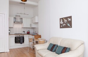 Căn hộ (1 Bedroom) | Khu phòng khách | Lò sưởi