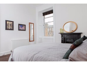 Apartment (1 Bedroom) | 1 bedroom, iron/ironing board, free WiFi, bed sheets - Cozy 1-bed Flat in Stockbridge Sleeps 4 (Edinburgh)