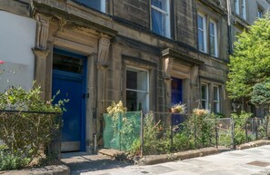 Property entrance - Ideal Based Tenement in Morningside for 4 (Edinburgh)