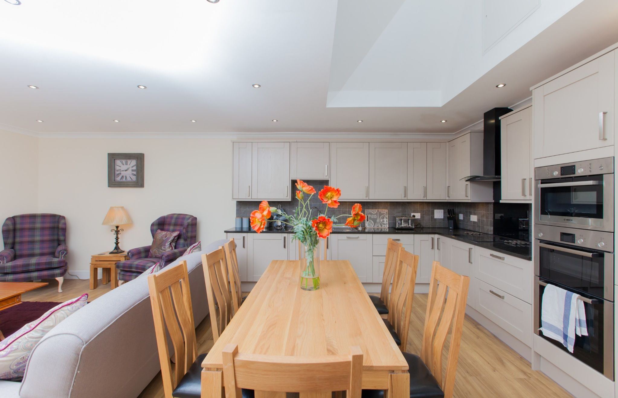 House, 4 Bedrooms | Private kitchen | Full-size fridge, microwave, oven, stovetop