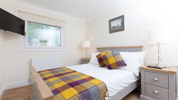 House, 4 Bedrooms | 4 bedrooms, iron/ironing board, free WiFi, bed sheets