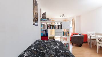 3 bedrooms, iron/ironing board, free WiFi