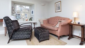 Living area - Chic + Shore-side: 17th Century Home With Parking! (Edinburgh)
