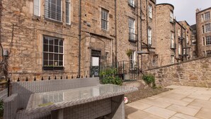 Unclassified image, 5 of 41, button - Lovely 3BR Garden Flat for 5 Within City Centre (Edinburgh)