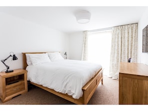 Apartment (2 Bedrooms) | 2 bedrooms, iron/ironing board, free WiFi, bed sheets - Bright, Spacious 2BR Central Cambridge Flat for 4 (Cambridge)