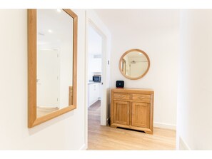 Apartment (2 Bedrooms) | 2 bedrooms, iron/ironing board, free WiFi, bed sheets - Bright, Spacious 2BR Central Cambridge Flat for 4 (Cambridge)