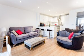 Appartement (2 Bedrooms) | Aire de séjour | Téléviseur à écran plat