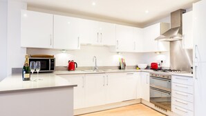 Unclassified image, 3 of 21, button - Bright, Spacious 2BR Central Cambridge Flat for 4 (Cambridge)