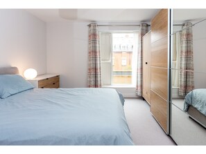 1 bedroom, desk, iron/ironing board, free WiFi - Cambridgeshire Home With a View For 2 (Cambridge)