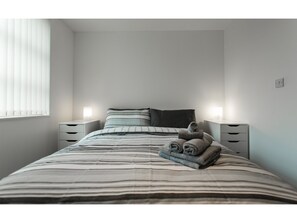 Căn hộ (2 Bedrooms) | 2 phòng ngủ, bàn ủi/dụng cụ ủi quần áo 