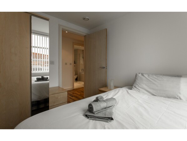 Apartment (2 Bedrooms) | 2 Schlafzimmer, Bügeleisen/Bügelbrett, kostenloses WLAN, Bettwäsche