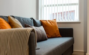 Apartment (2 Bedrooms) | 2 Schlafzimmer, Bügeleisen/Bügelbrett, kostenloses WLAN, Bettwäsche