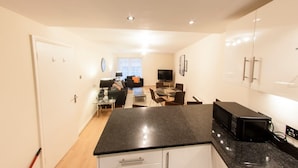 Private kitchen - Bright, Classy 2BR Riverside Flat for 4 (London)